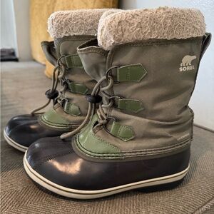 Kids Sorel Boots Sz 4